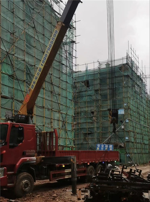 东丰县“慢工细活”—— 吊车的 “微动控制” 技术