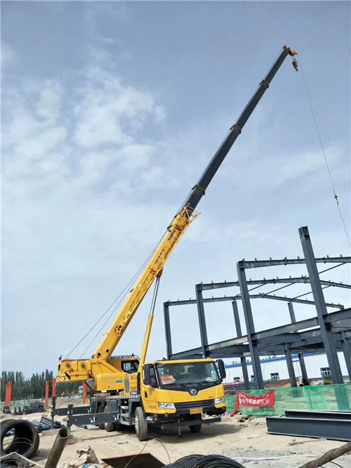 东丰县超高层建筑钢结构吊装案例